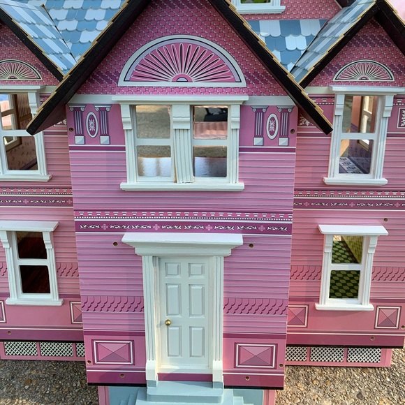 A Fancy Doll House - Picture 2 of 8